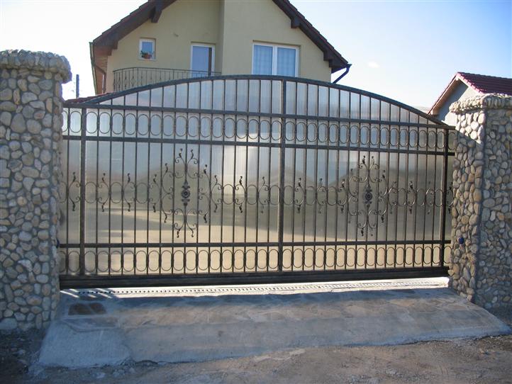 Confectii si Structuri Metalice