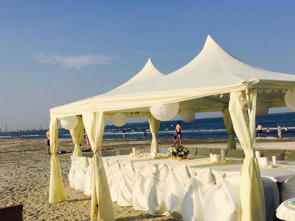 Corturi albe pentru evenimentul tau de neuitat!