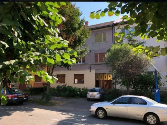 Vȋnd apartament ȋn  asociație ,Satu Mare starda Corvinilor Nr.45