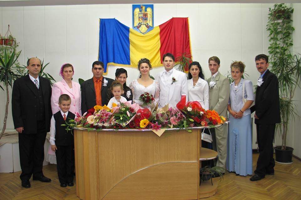 compania noastră bancară este disponibilă pentru nevoile dvs. financiare și pentru petrecerea de sfârșit de an