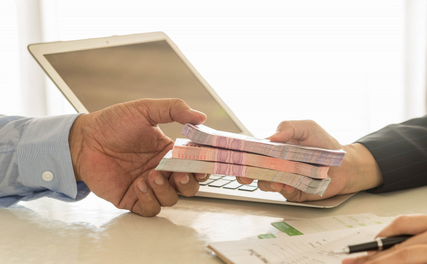 oferă împrumuturi internaționale