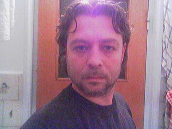 Barbat, 44 ani,1,77 m,83 kg, ochii verzi,atletic,