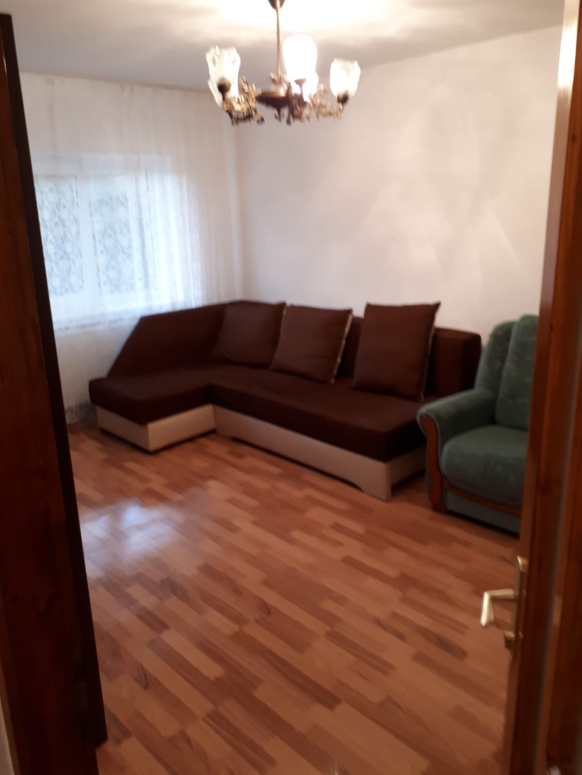 Ap 3 camere decomandate Între Lacuri