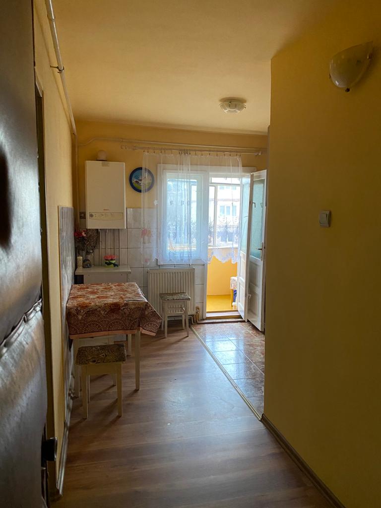 Vand apartament cu 3 camere