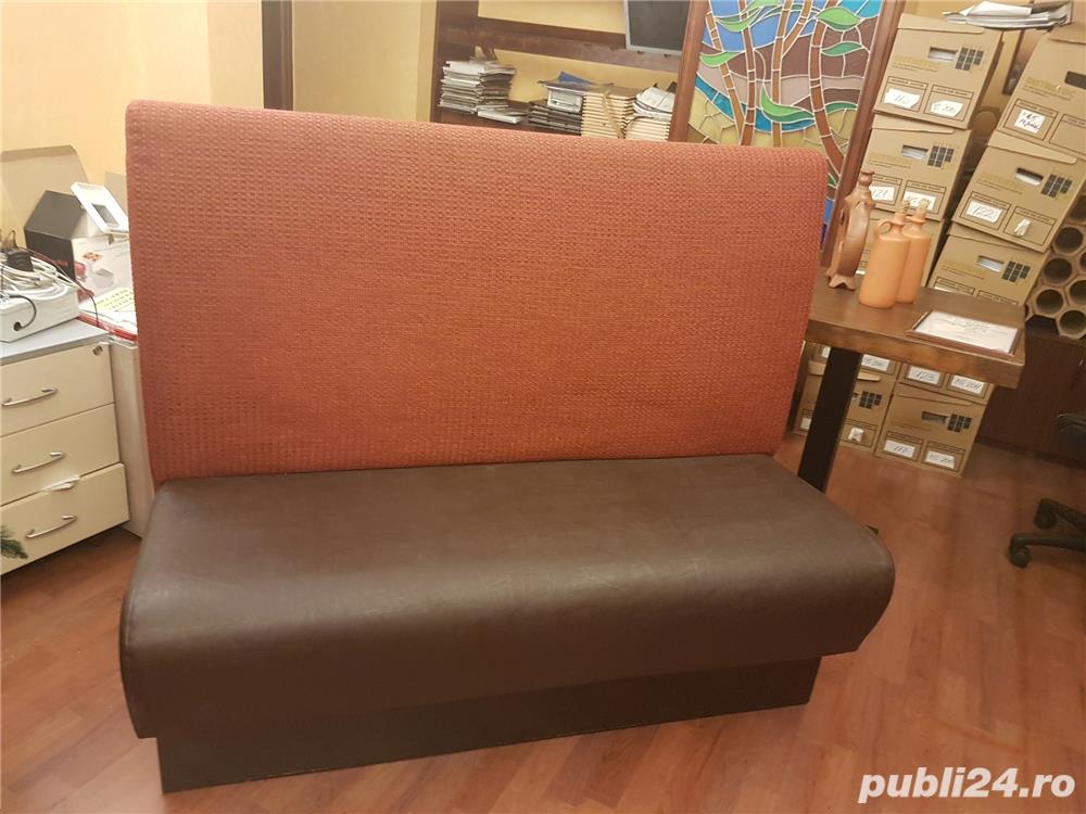 Canapea cu sezut din piele si spatar din material textil