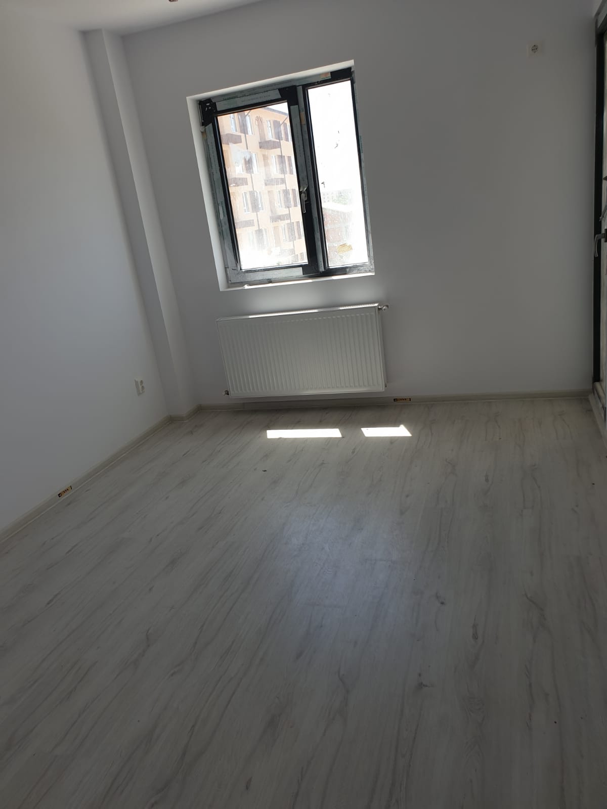 Proprietar  3 camere Militari Residence -65mpu-56800E