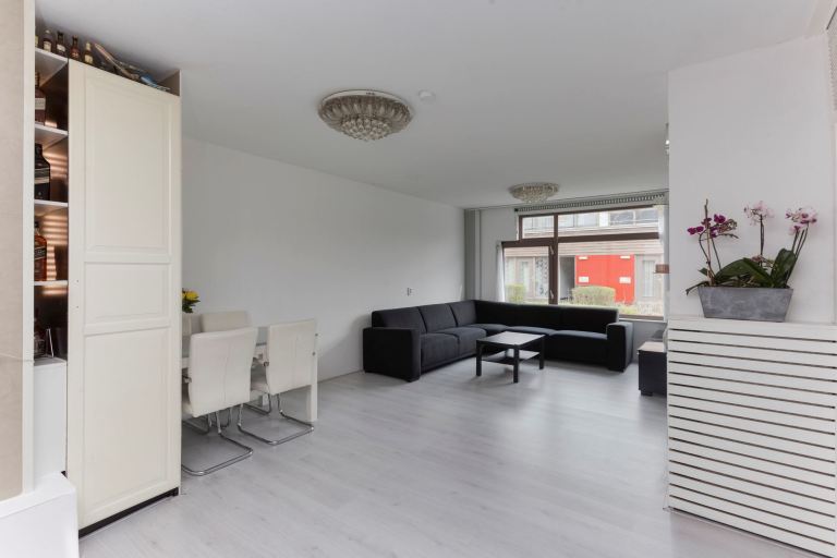 Inchiriez garsoniera zona dristor