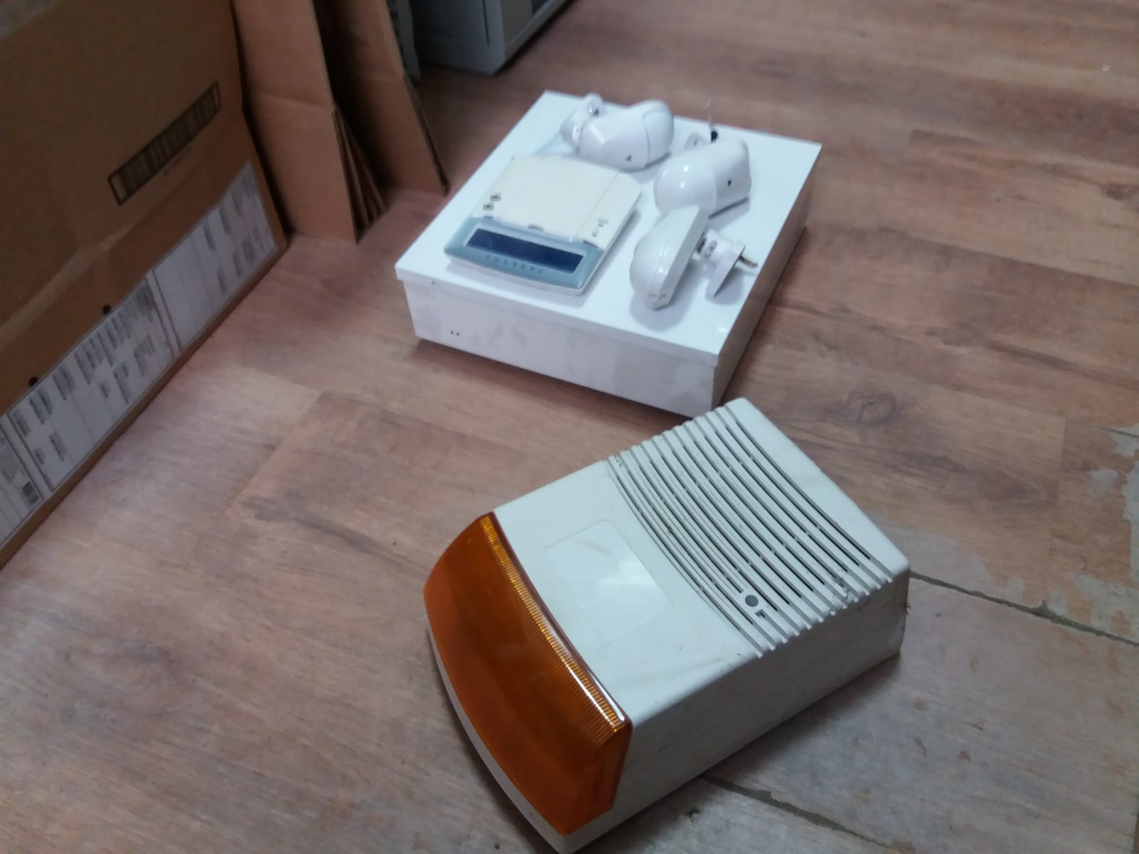 Echipamente si accesorii sistem alarma