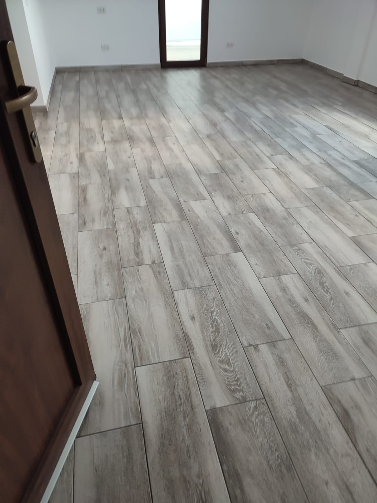 Executam lucrari de costrucii si istalatii termice sanitare si electrice