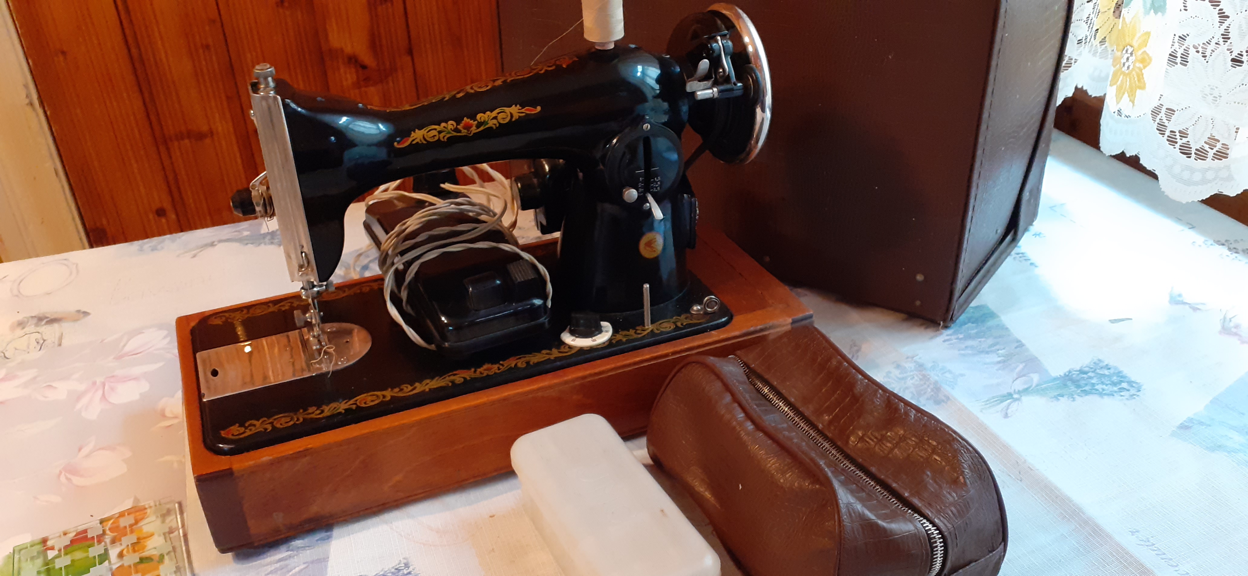 Masina de cusut electrica