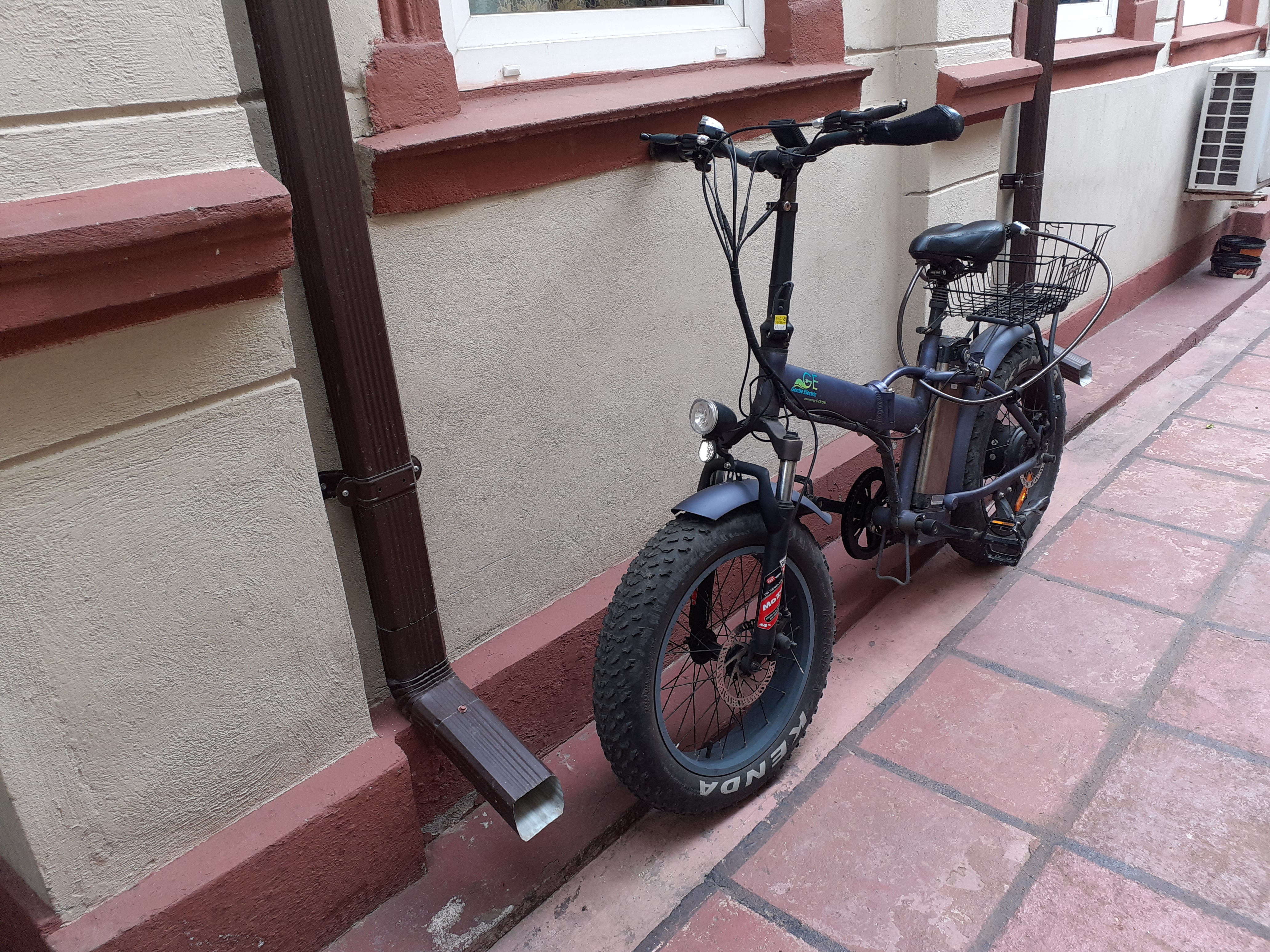 Vand vehicul electric “Gentle Electric” E-TWOW, FAT BIKE, adulti, bine intretinut, 3000 Lei