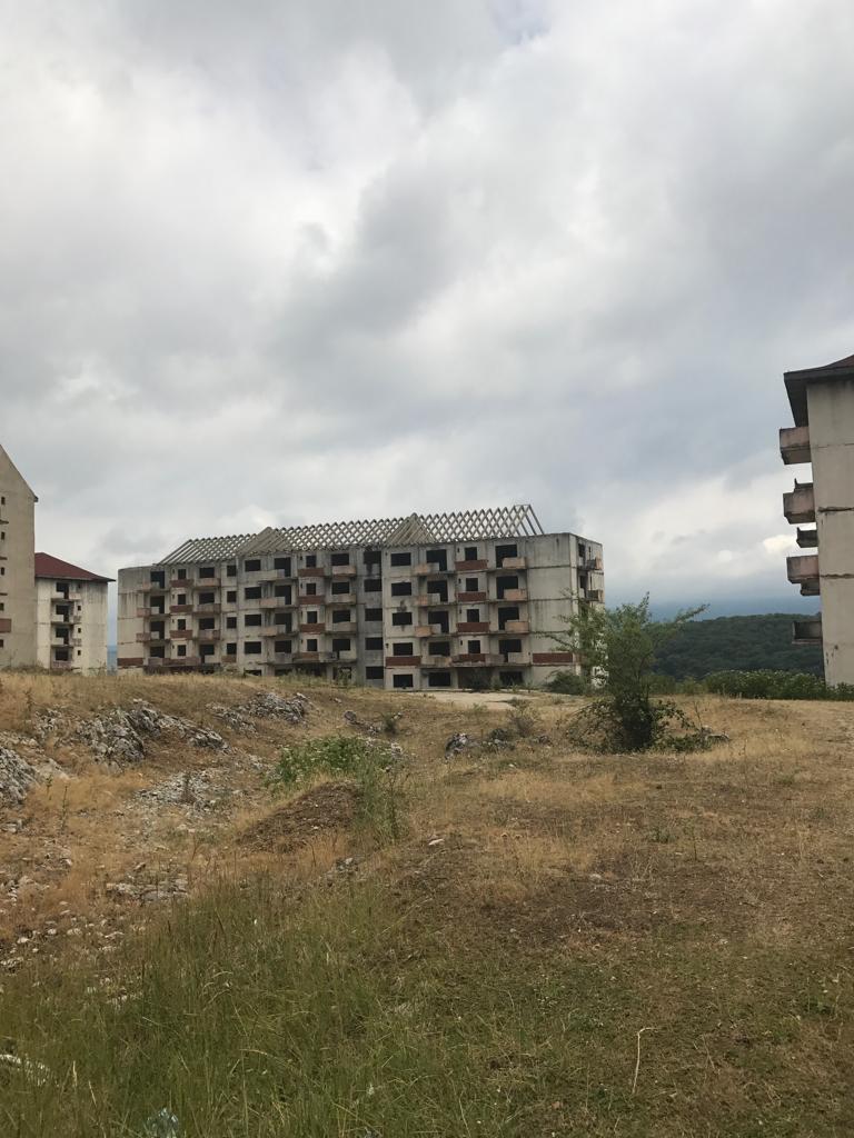 Anina , Caras Severin , 13 blocuri , super afacere !