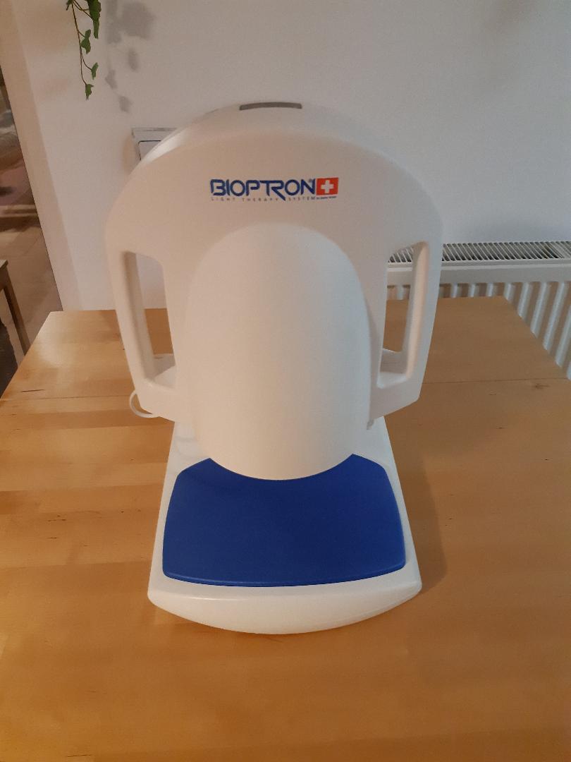 Bioptron Pro1 cu suport de masa si lentila galbena universala (ca nou) Bioptron Pro1 cu suport de masa si lentila galbena universala (ca nou)