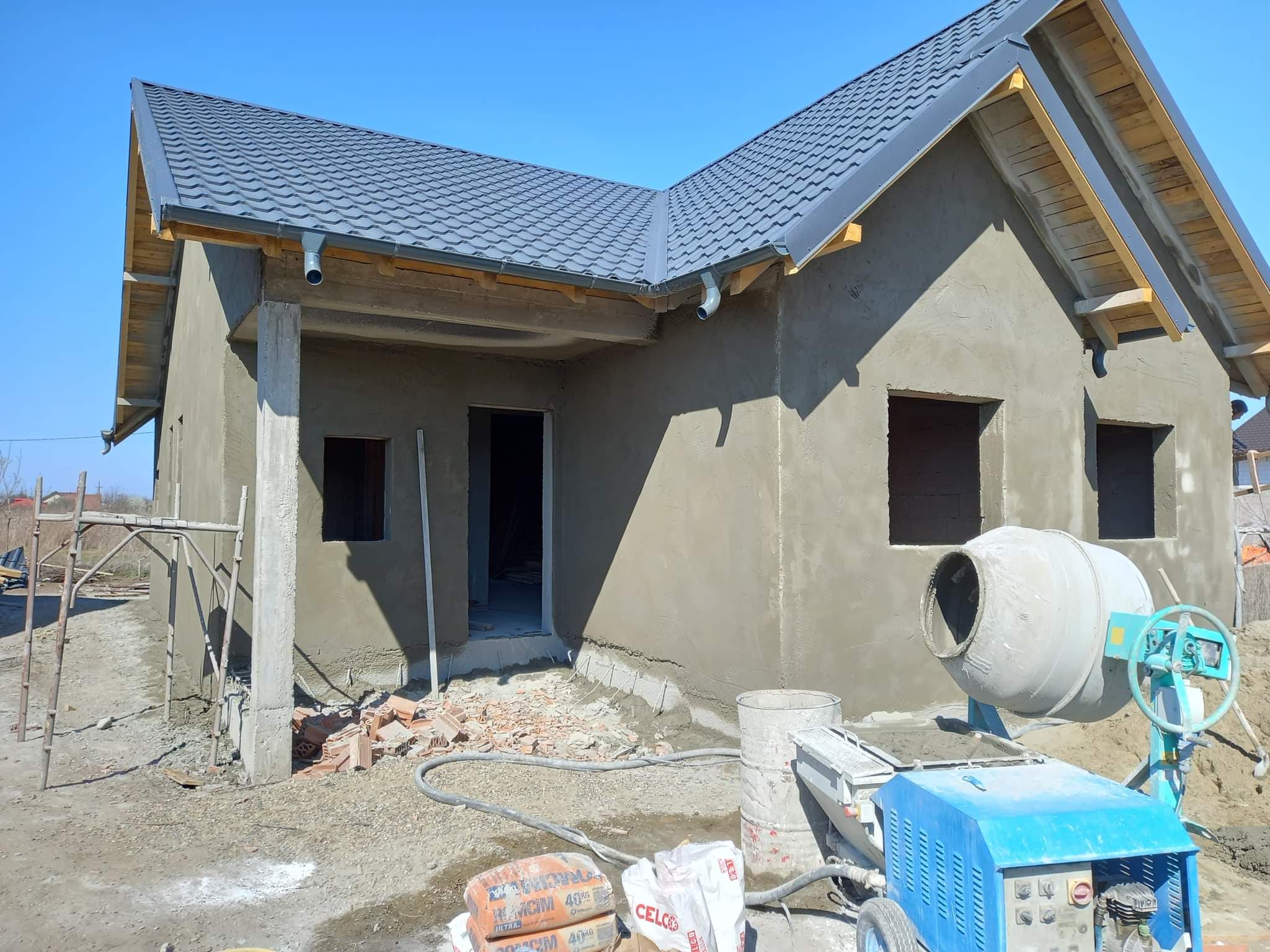 Tencuiala mecanizata profesionala, ieftina si de durata