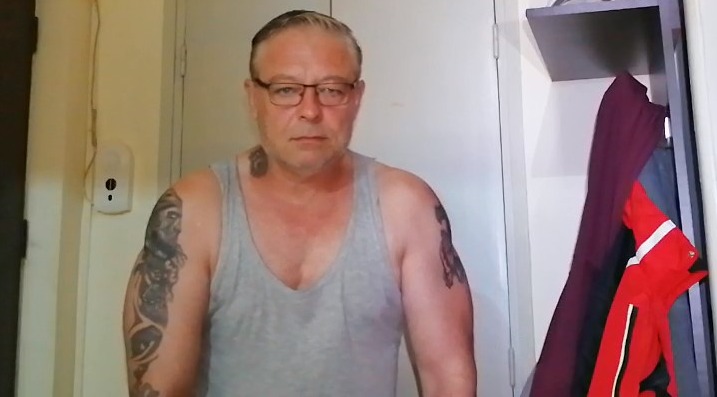 Bună. Sunt un bărbat normal, care cauta o relație normală