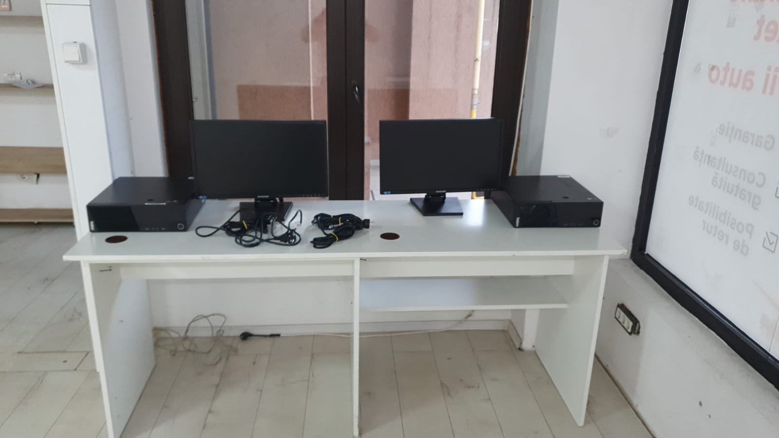Coworking Birou si spatiu comercial Vasile Lascar 143 parter. Copiator alb negru inclus.