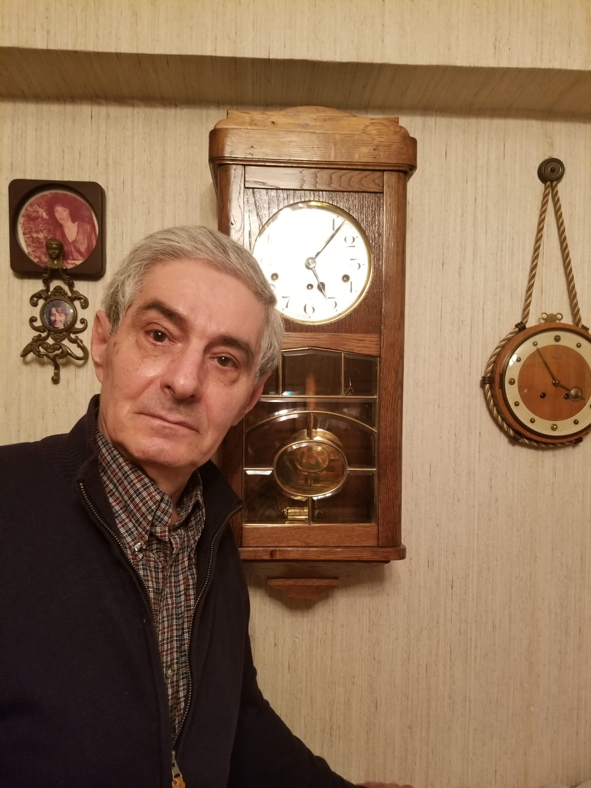 Reparatii cutii muzicale.