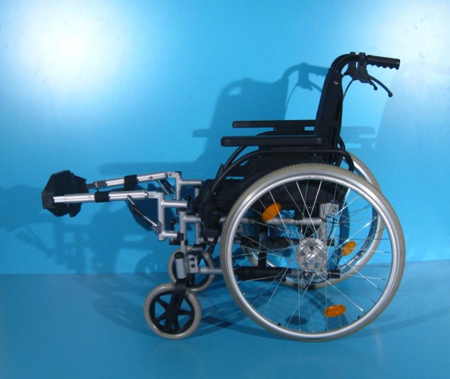 Scaun cu rotile handicap Breezy   sezut 41 cm