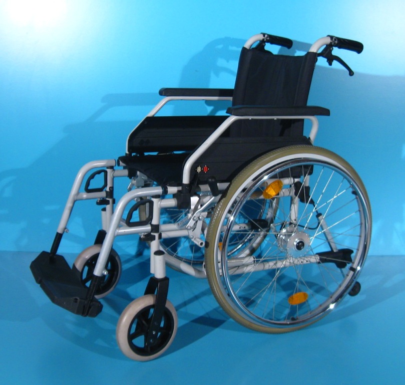 Scaun cu rotile handicap BB latime sezut 43 cm Scaun cu rotile handicap BB latime sezut 43 cm