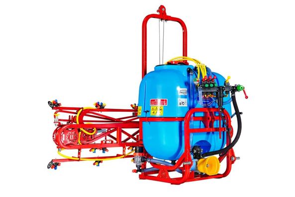 Masina de stropit 400 l(lancia 15m)