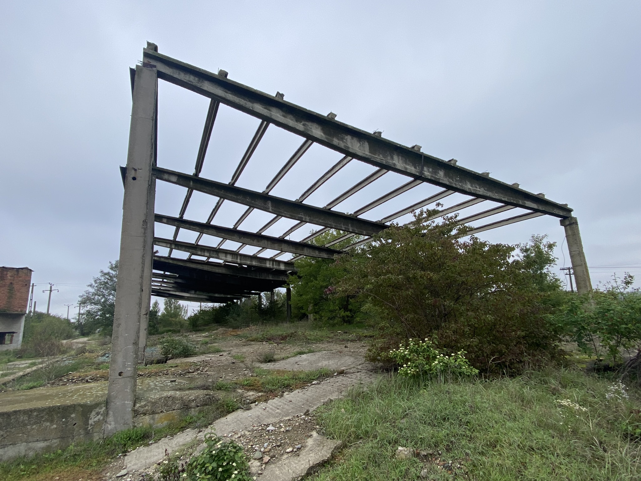 PROPRIETATE INDUSTRIALĂ (TEREN+CONSTRUCȚII) RĂCĂȘDIA