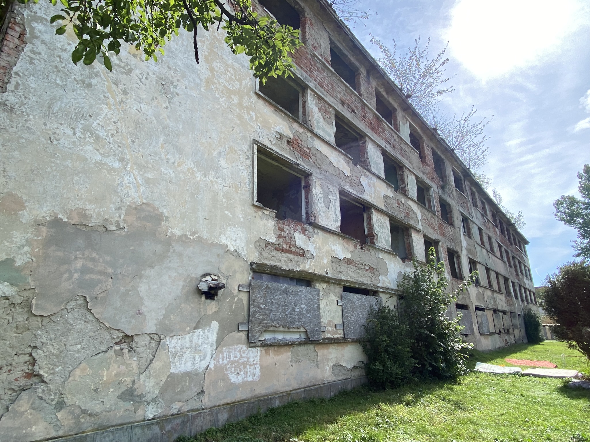 BLOC GARSONIERE 1 (TEREN + CONSTRUCȚIE)