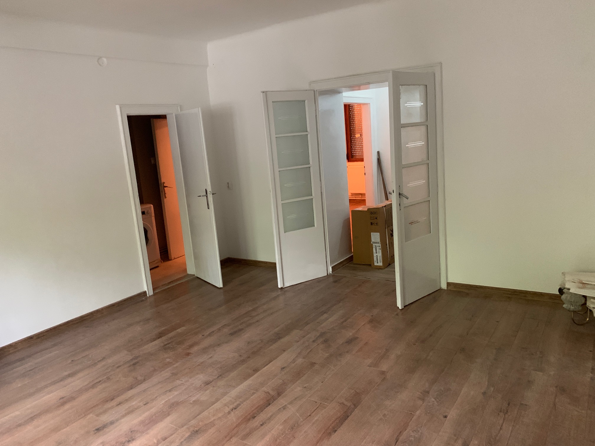 De inchiriat apartament cu 2 camere pentru birouri