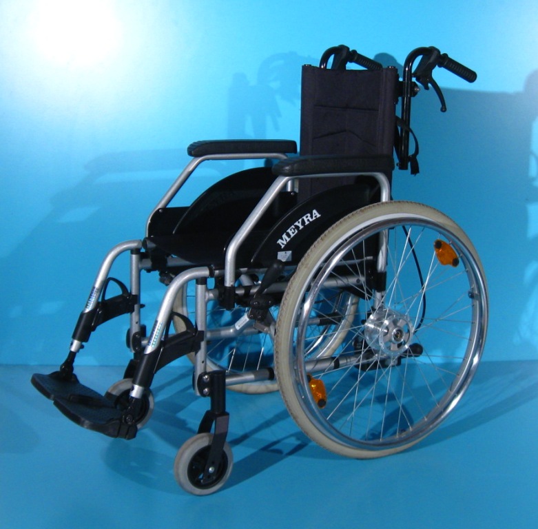 Scaun cu rotile Meyra latime sezut 38 cm Scaun cu rotile Meyra latime sezut 38 cm
