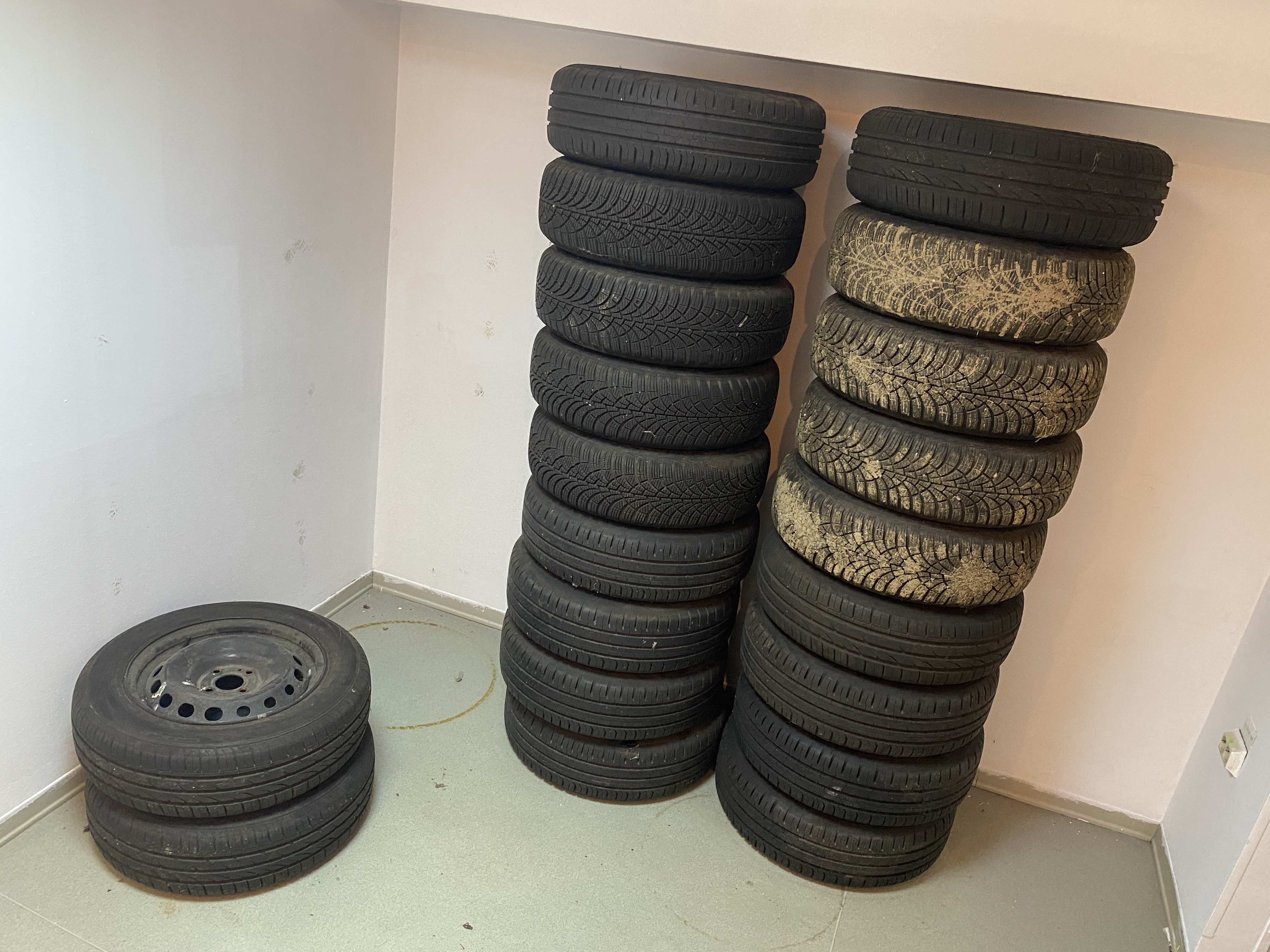 Lot 5 – stoc anvelope cu jante