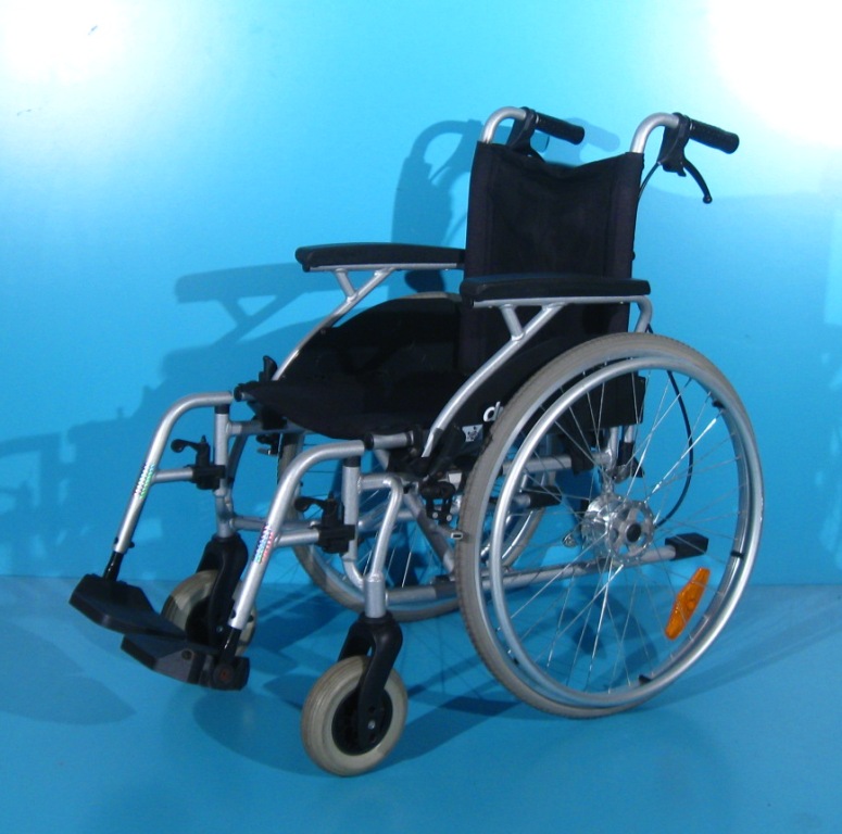 Scaun cu rotile din aluminiu Drive / latime sezut 42 cm