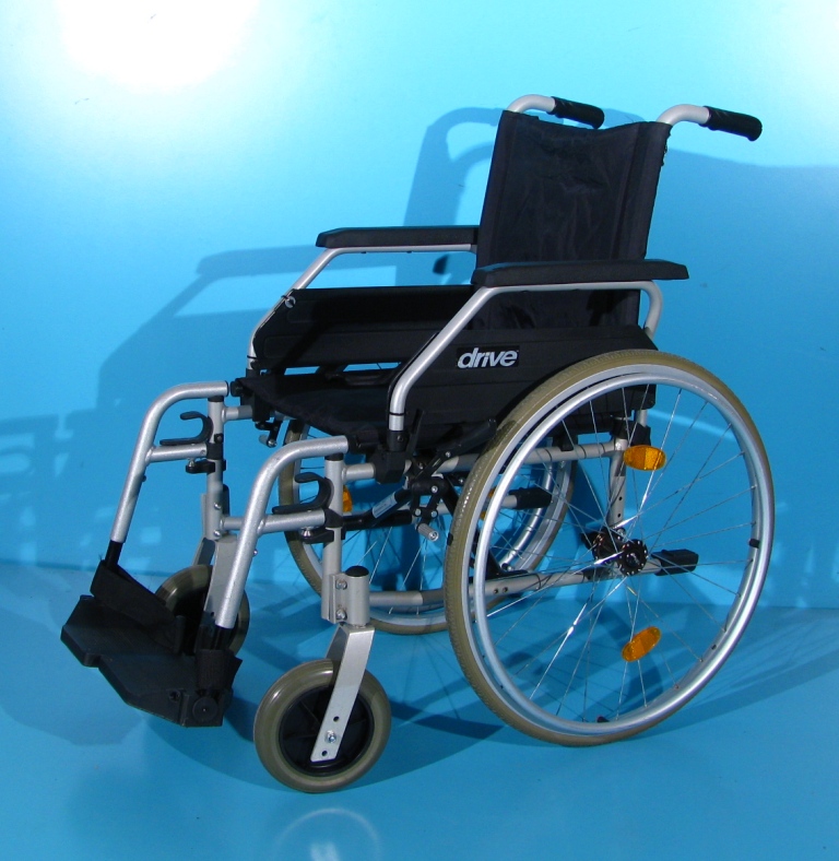 Scaun cu rotile din aluminiu Drive / latime sezut 42 cm