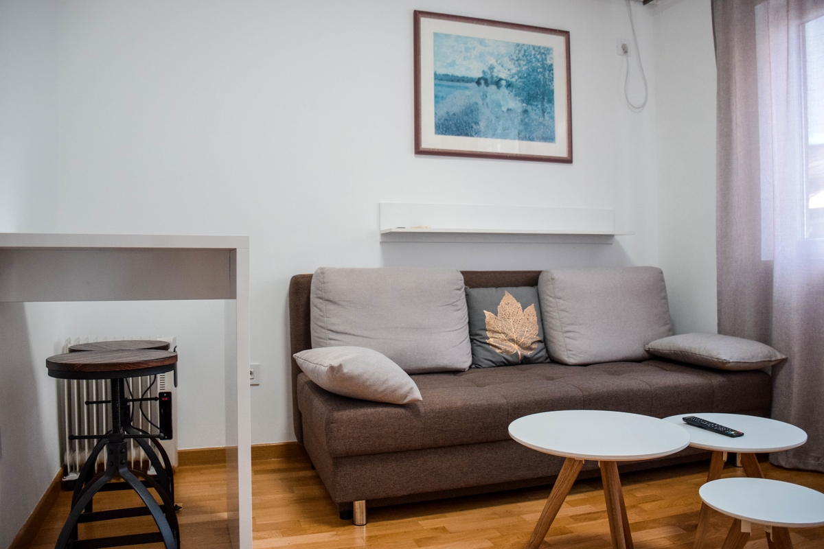 Universitate metrou aproape reper Piata Rosetti apt.2 camere mobilat contract Anaf  540 Euro