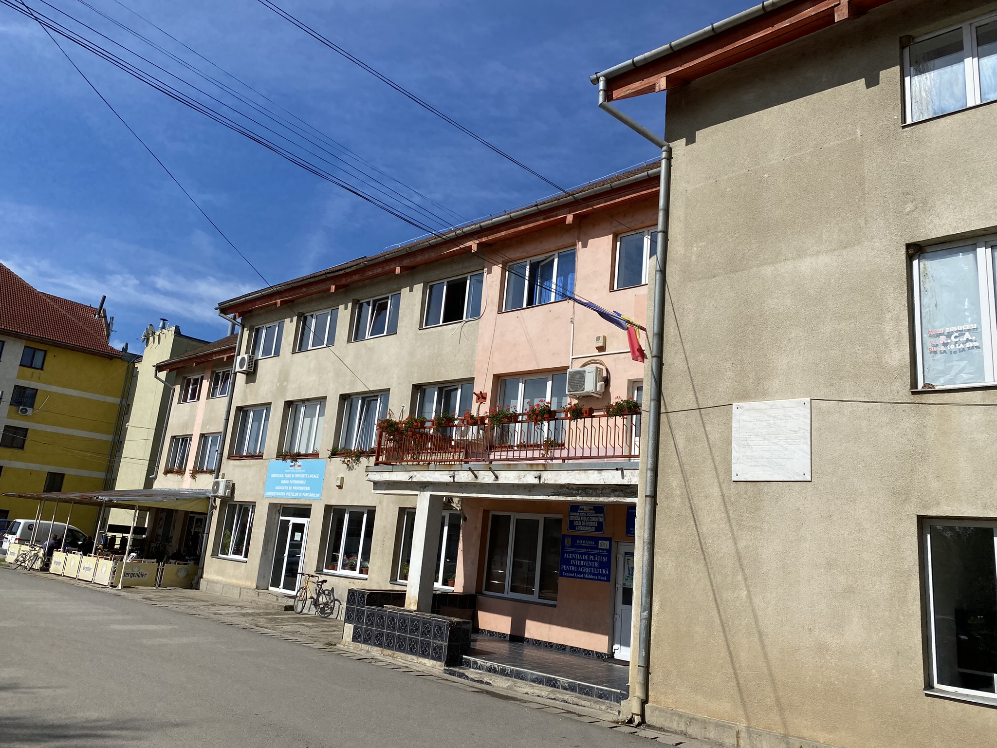 CLĂDIRE CENTRU DE AFACERI (GRĂDINIȚĂ ȘI CREȘĂ)