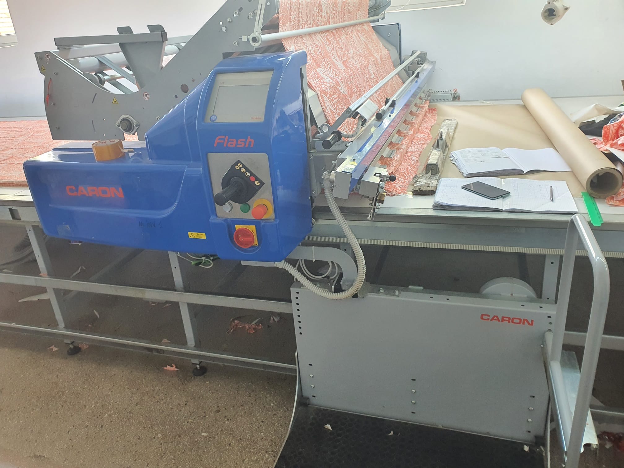 Masina automata intins stofa CARON