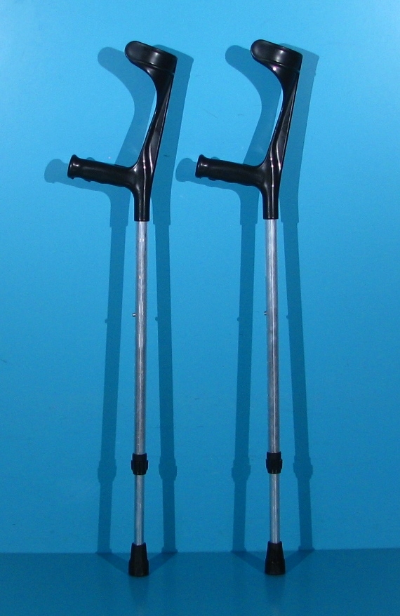 Carje cu sprijin pe antebrat aluminiu