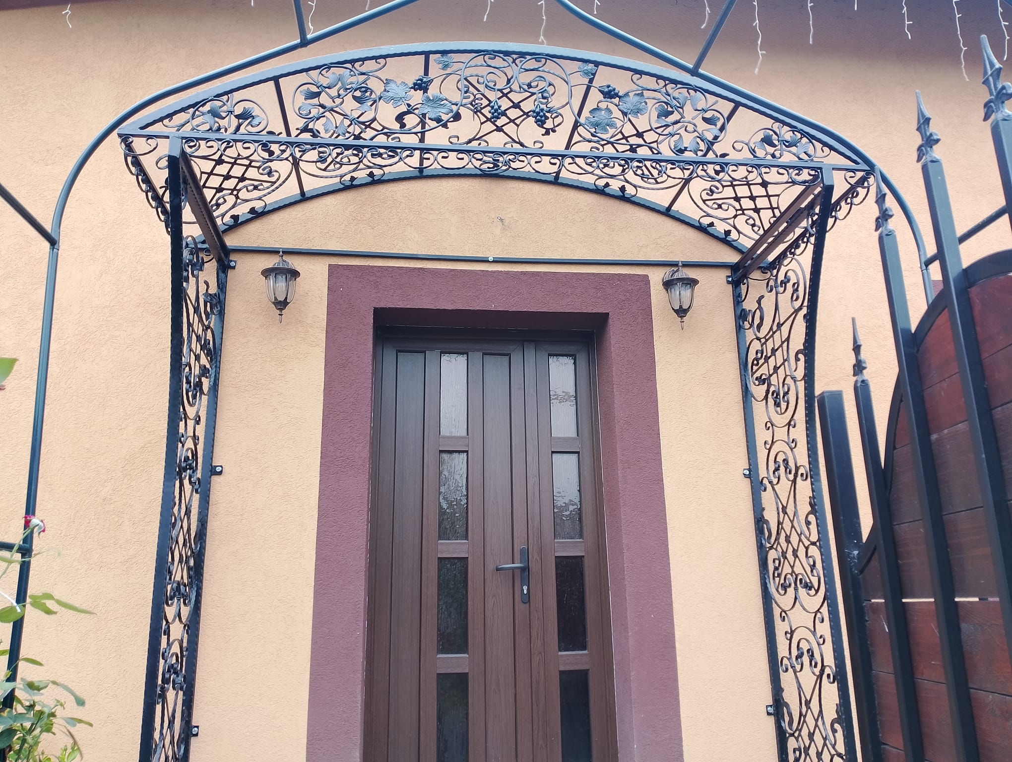 Executam lucrări de confectii metalice