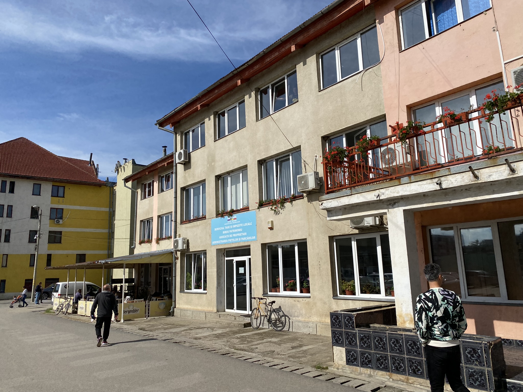 Clădire centru de afaceri (grădiniță și creșă)