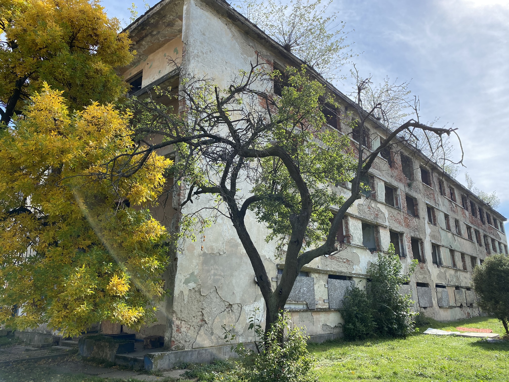 Bloc garsoniere 1 (teren + construcție)