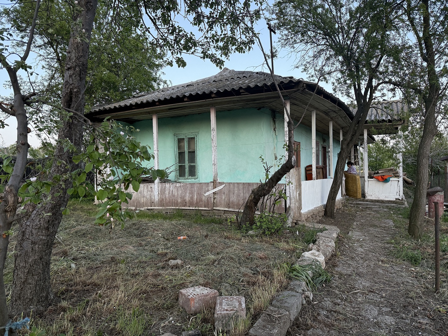 Oportunitate Unica: Casa Batraneasca Din Piatra in Pecineaga Cu Curte Generoasa! Oportunitate Unica: Casa Batraneasca Din Piatra in Pecineaga Cu Curte Generoasa!