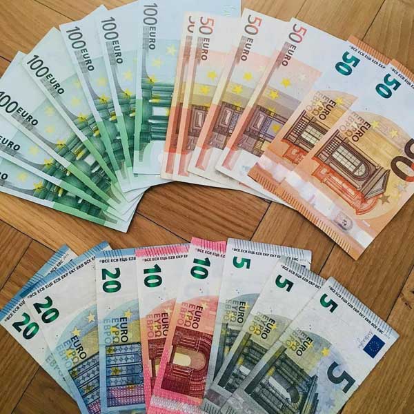Ștergeți toate datoriile financiare Contactați-ne