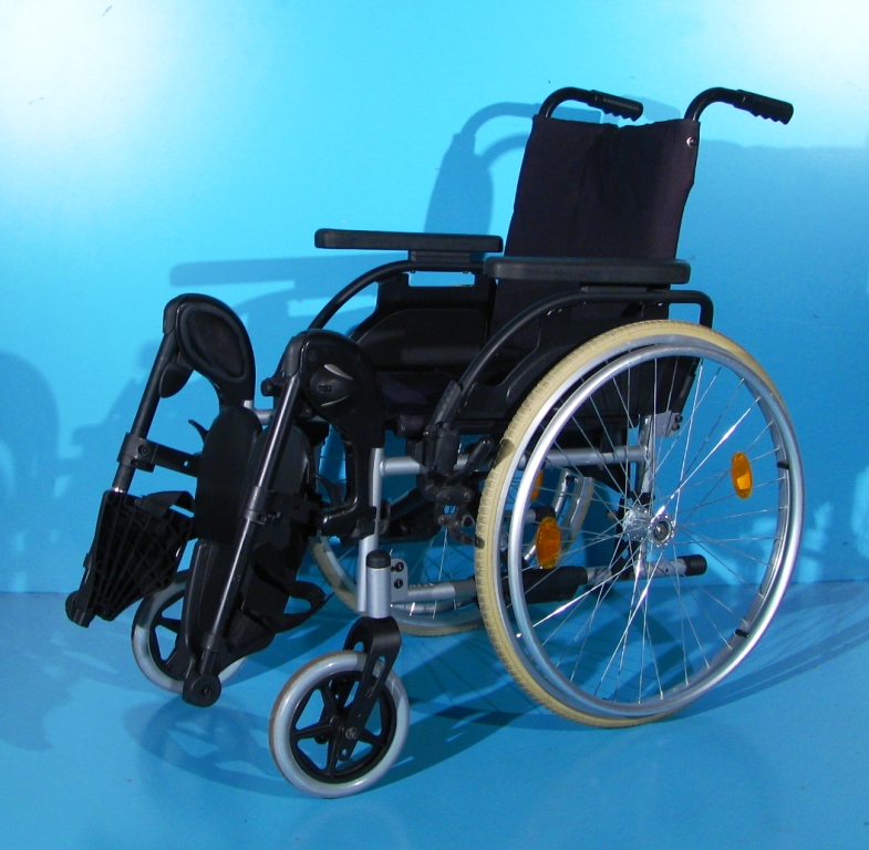 Scaun cu rotile Breezy – latime sezut 40 cm Scaun cu rotile Breezy – latime sezut 40 cm