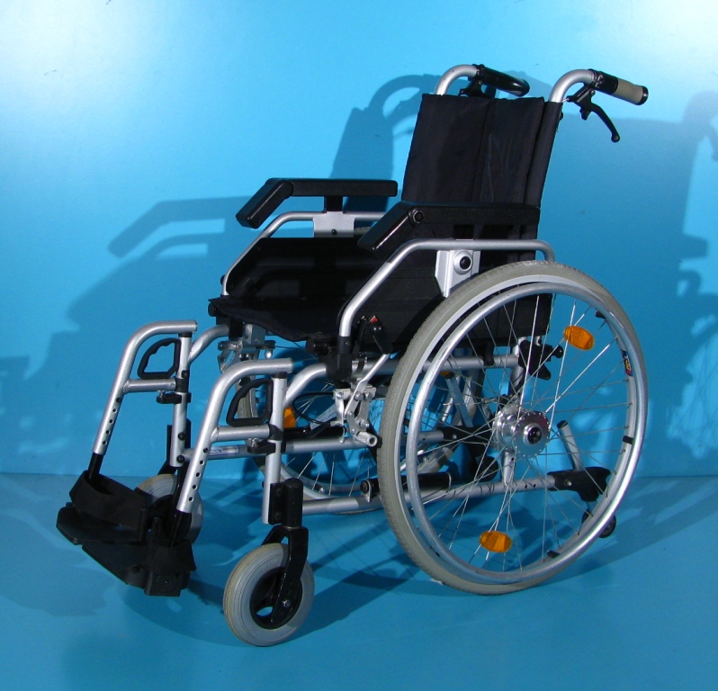 Scaun cu rotile B+B – latime sezut 38 cm Scaun cu rotile B+B – latime sezut 38 cm