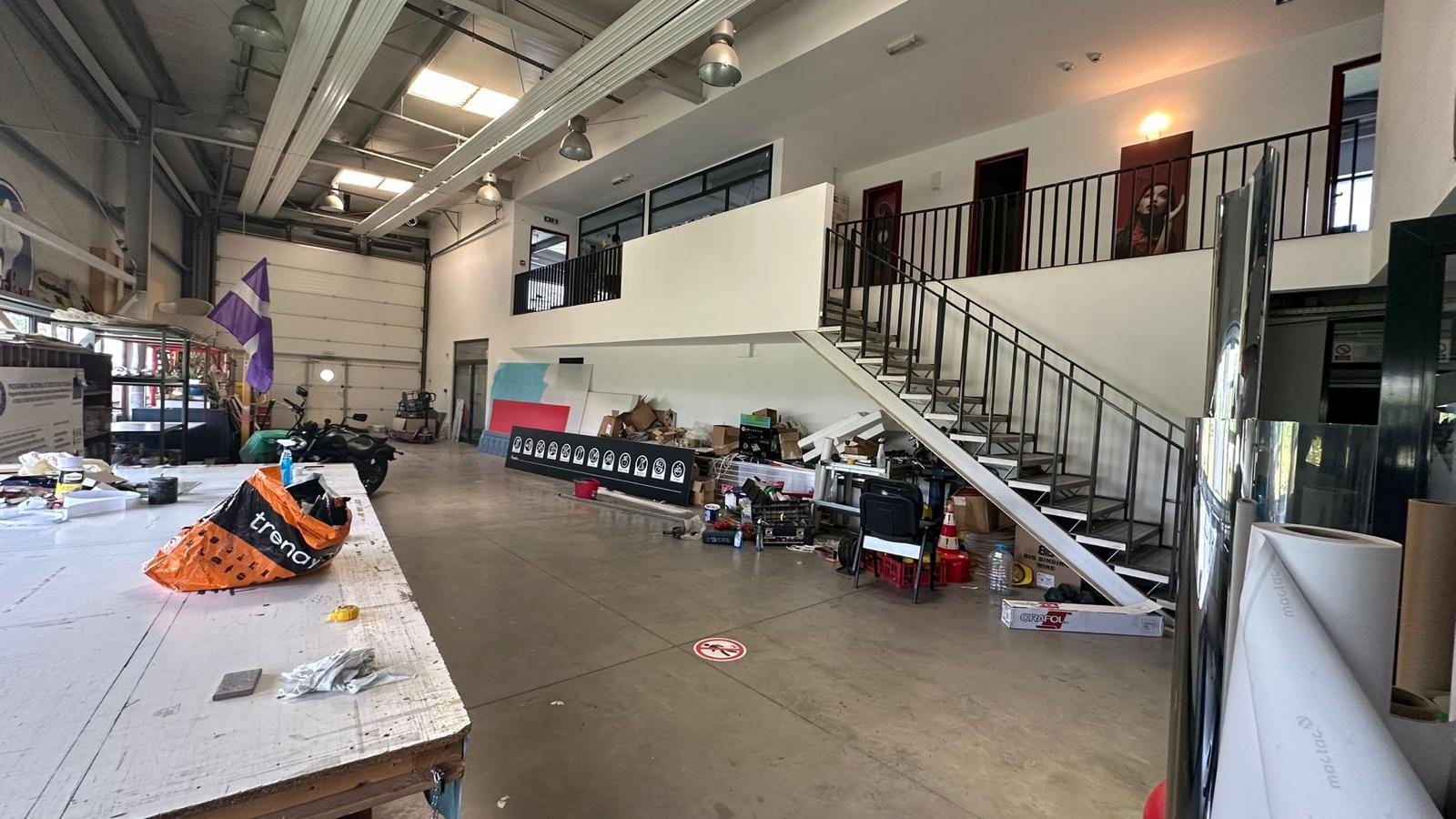 De vanzare Hala parter si etaj, Calea Torontalului