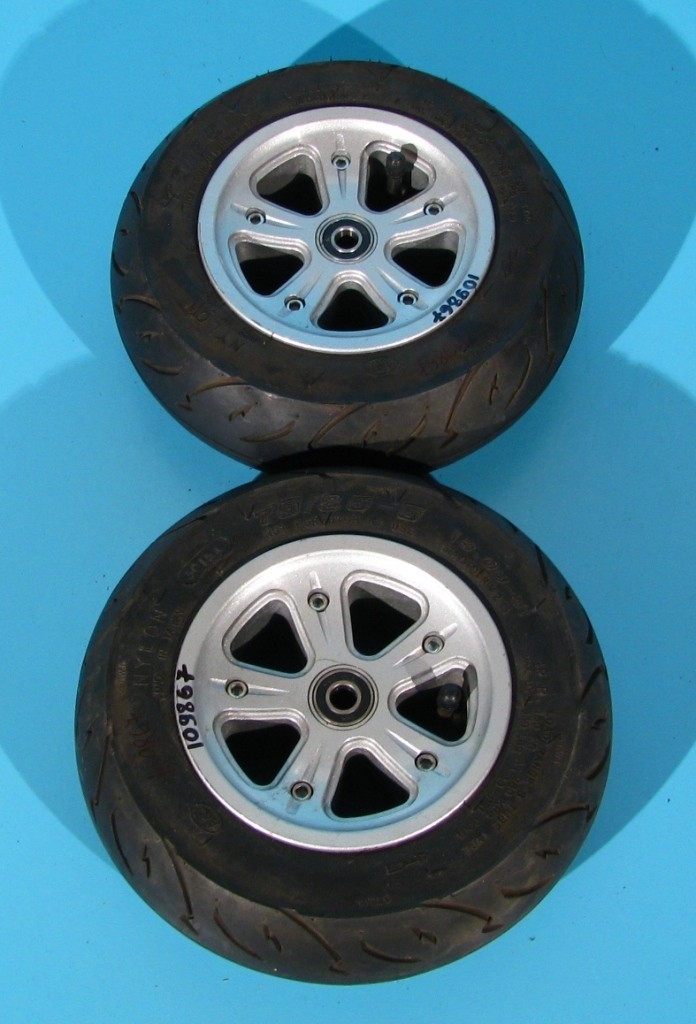 Roata originala cu cauciuc si camera 75/85-5 (3.00-5) – set