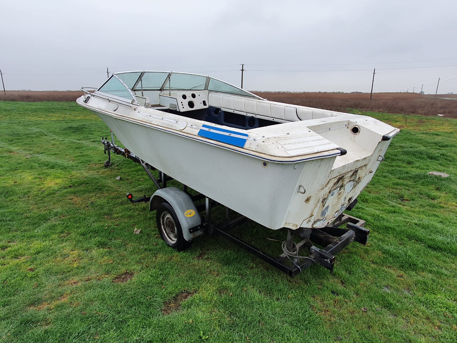 Barca marca Rosoma TIP AMF Crestliner 775 – licitatie publica