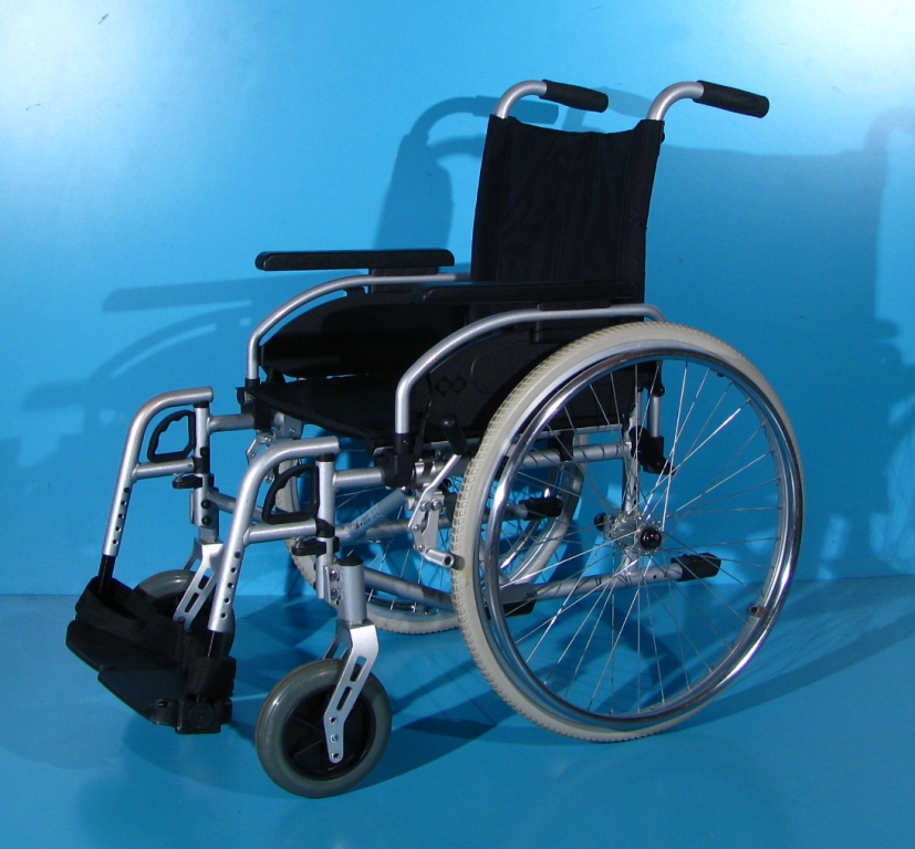 Scaun cu rotile din aluminiu – B+B