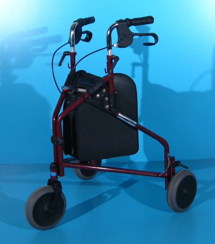 Cadru de mers cu 3 roti  Invacare