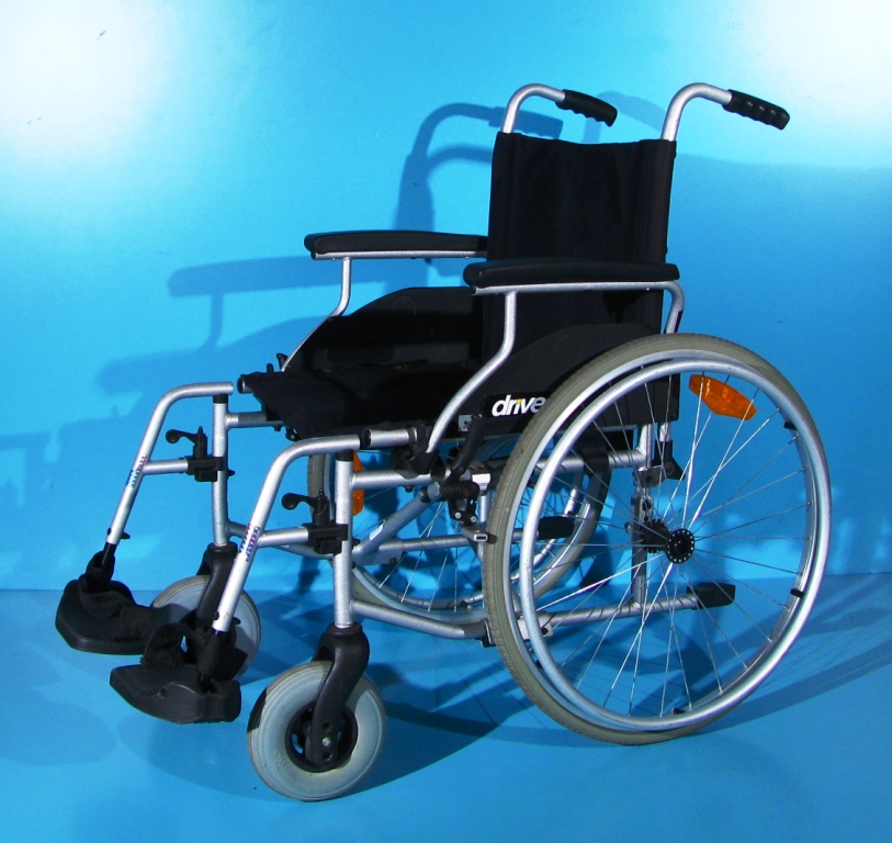 Scaun cu rotile Drive – latime sezut 48 cm