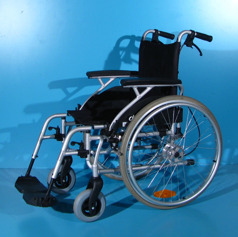 Scaune cu rotile invalizi – Drive