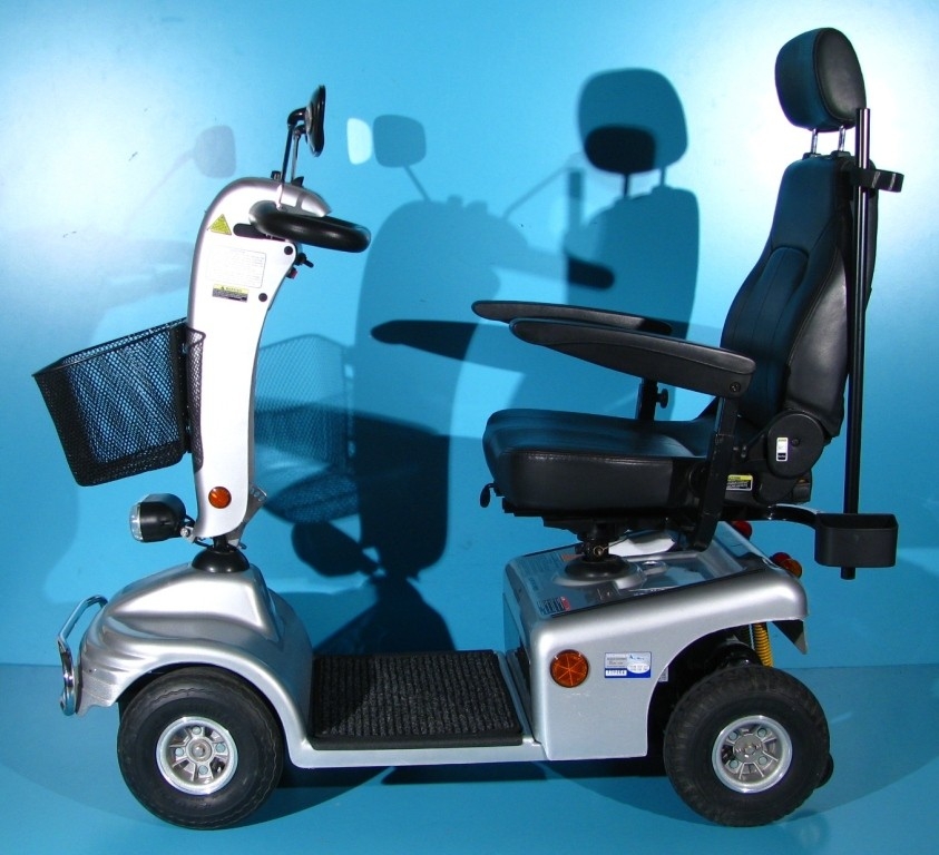 Scuter electric cu 4 roti pentru batrani Shoprider – 6 km/h Scuter electric cu 4 roti pentru batrani Shoprider – 6 km/h